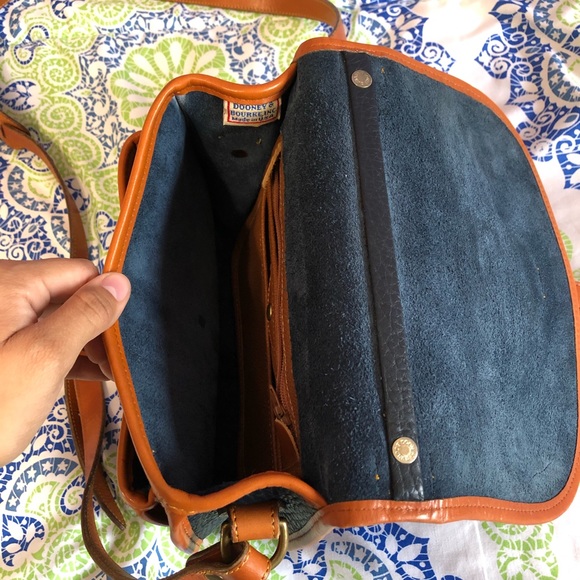 SOLD Vintage Dooney and Bourke Carrier Purse - Picture 7 of 14